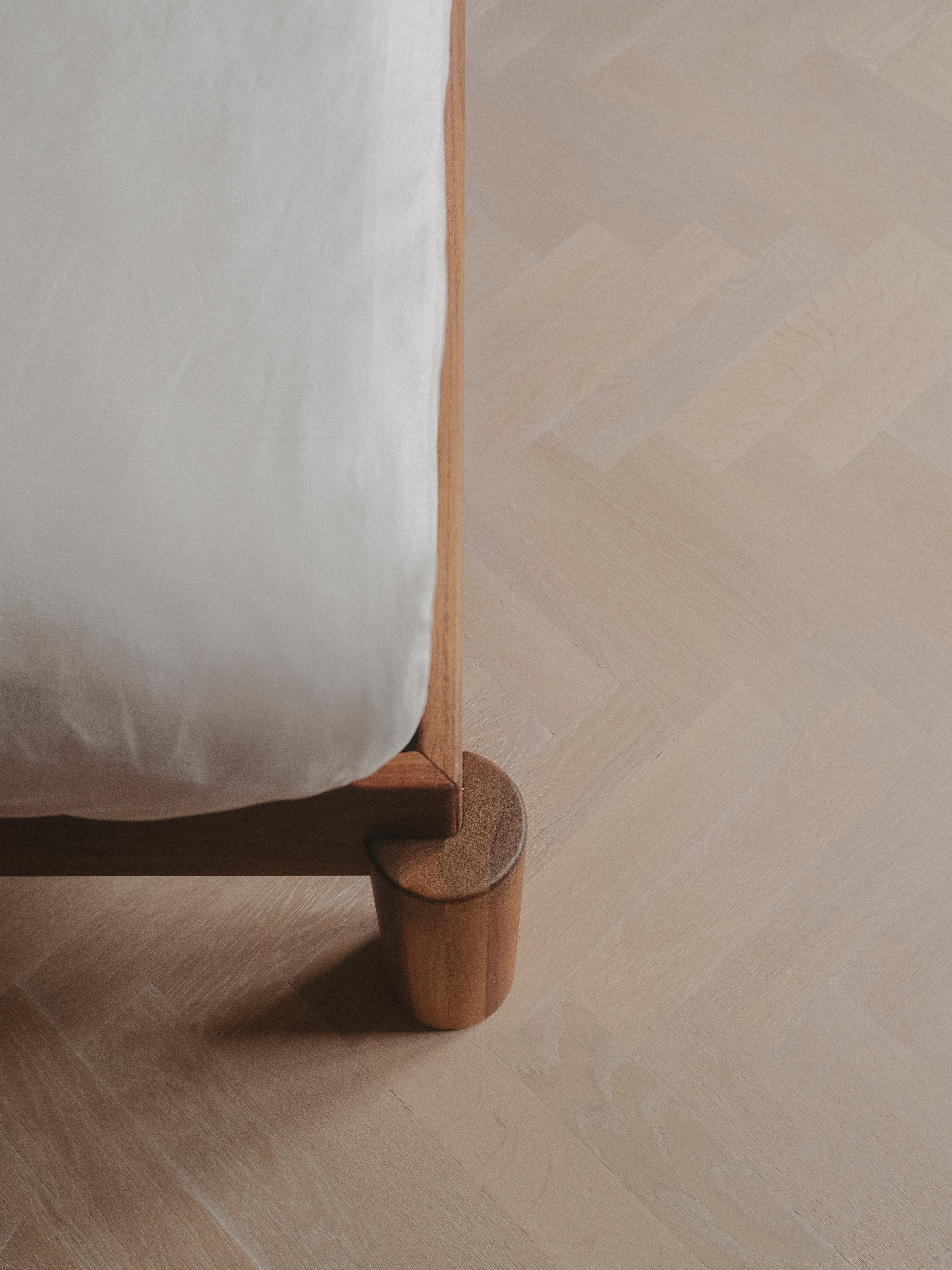18° Bed | Walnut - Outlet